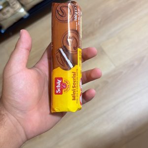 עוגיות סנדוויץ׳ ממולאות קרם חלב שר